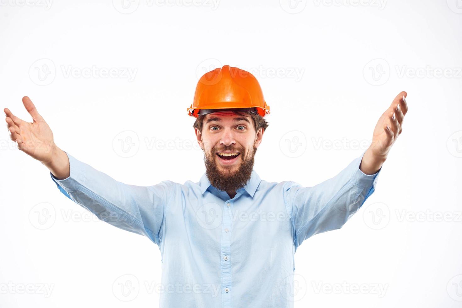 engenheiro dentro laranja segurança capacete dentro construção emoções profissional estilo de vida foto