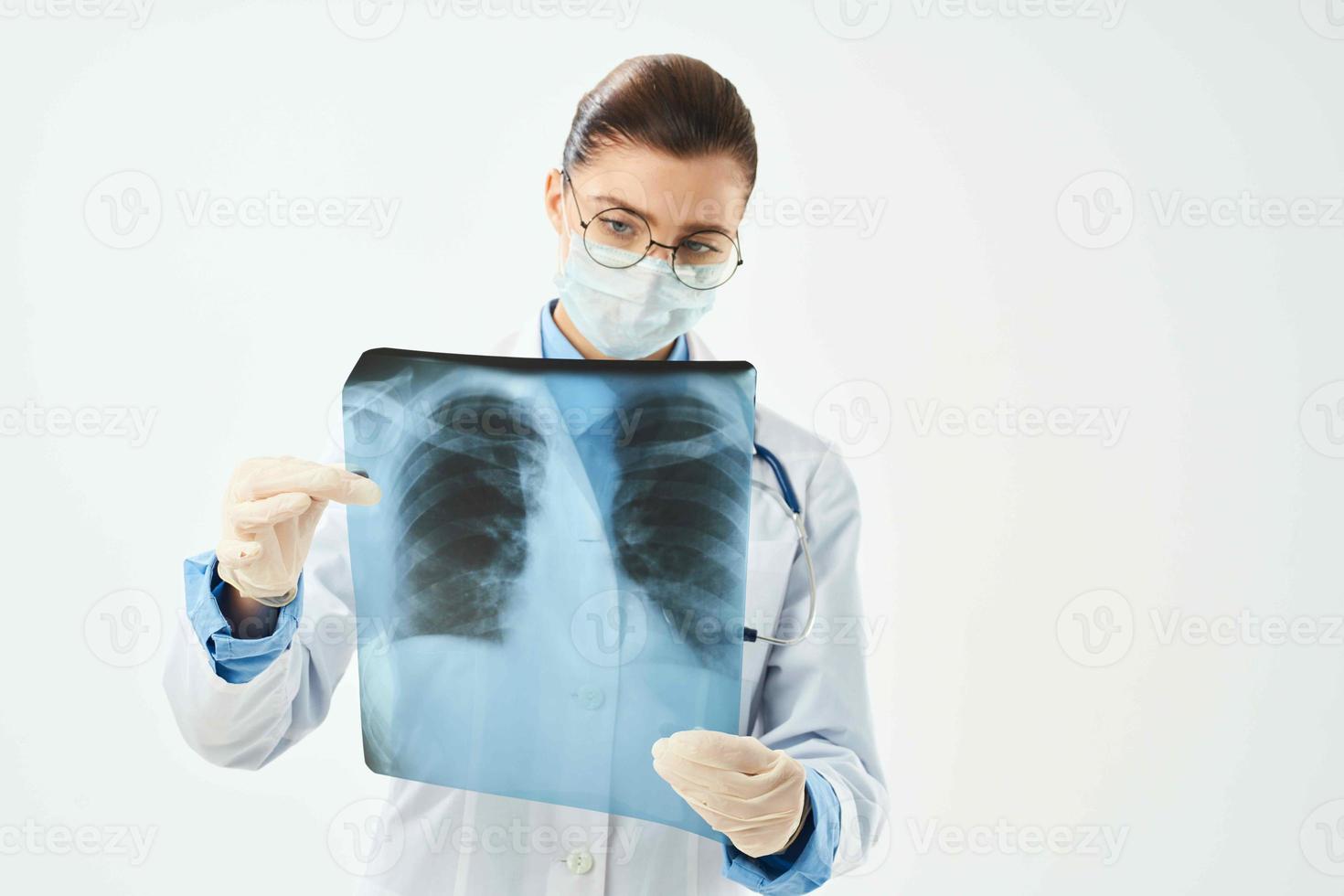 médico profissional radiologista raio X pulmão diagnóstico foto