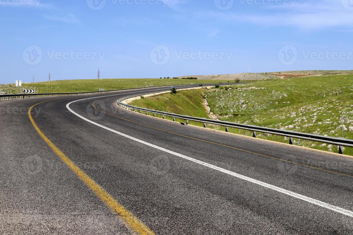 estrada dentro a montanhas dentro norte Israel. foto