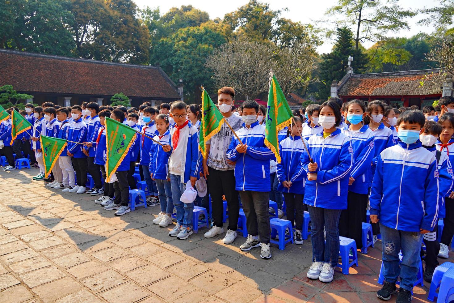 Hanói, Vietnã, 2023 - vietnamita alunos às a têmpora do literatura dentro Hanói, Vietnã foto