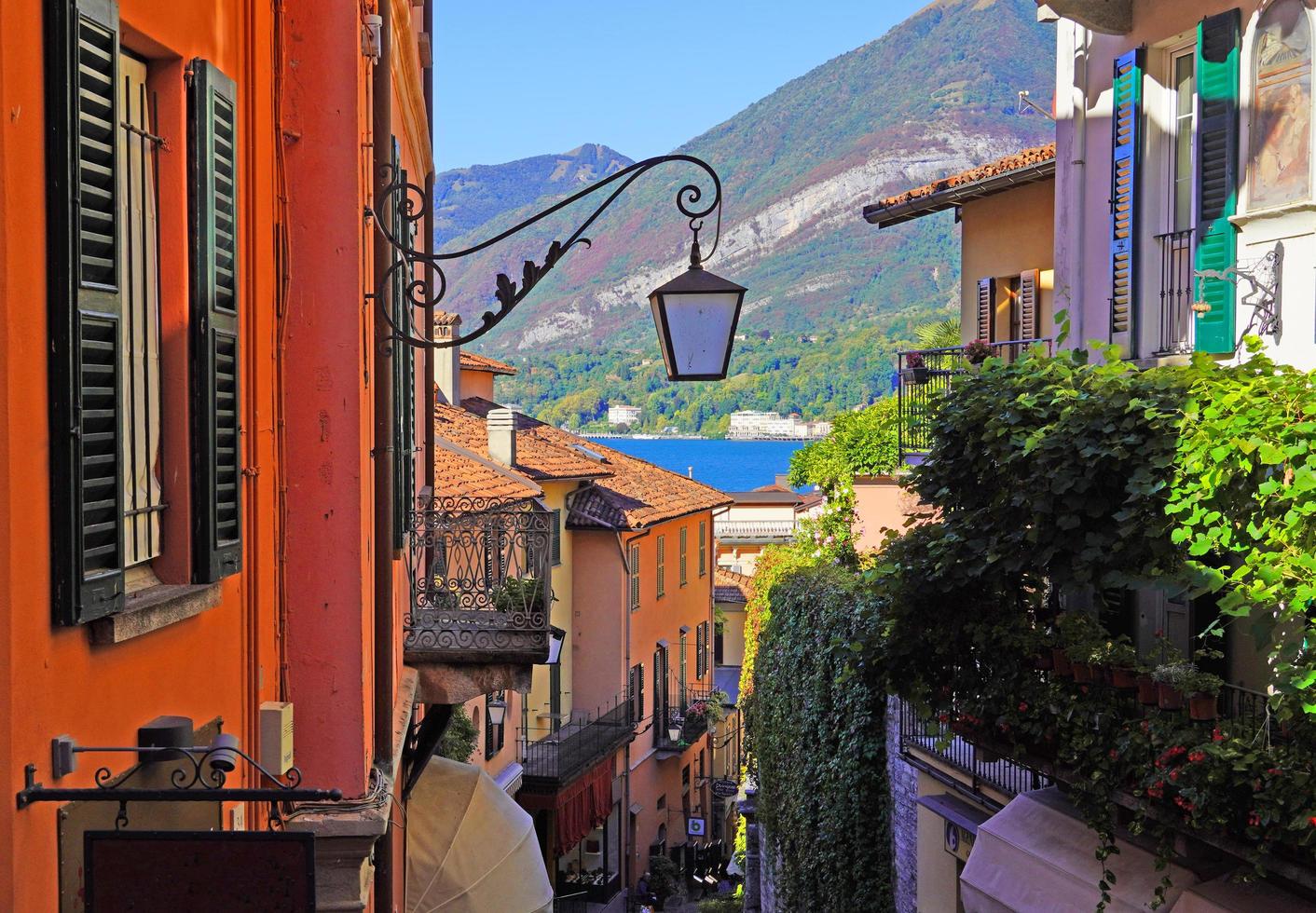 bellagio, Itália, 2022 - uma rua dentro bellagio em lago como, Itália foto