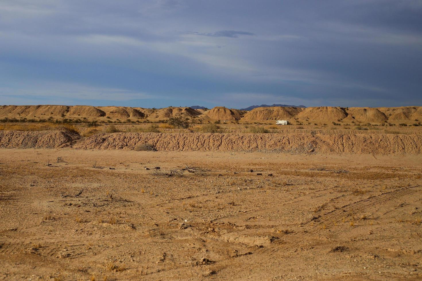 terra seca do deserto rachada foto