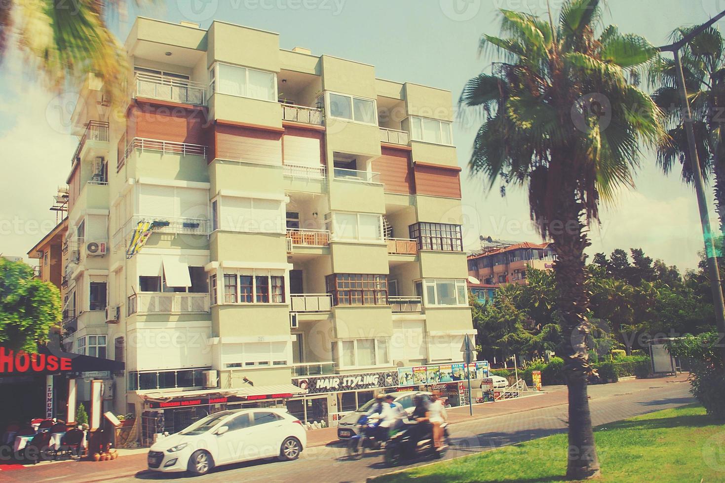 interessante original turco ruas e casas dentro a cidade do alanya foto