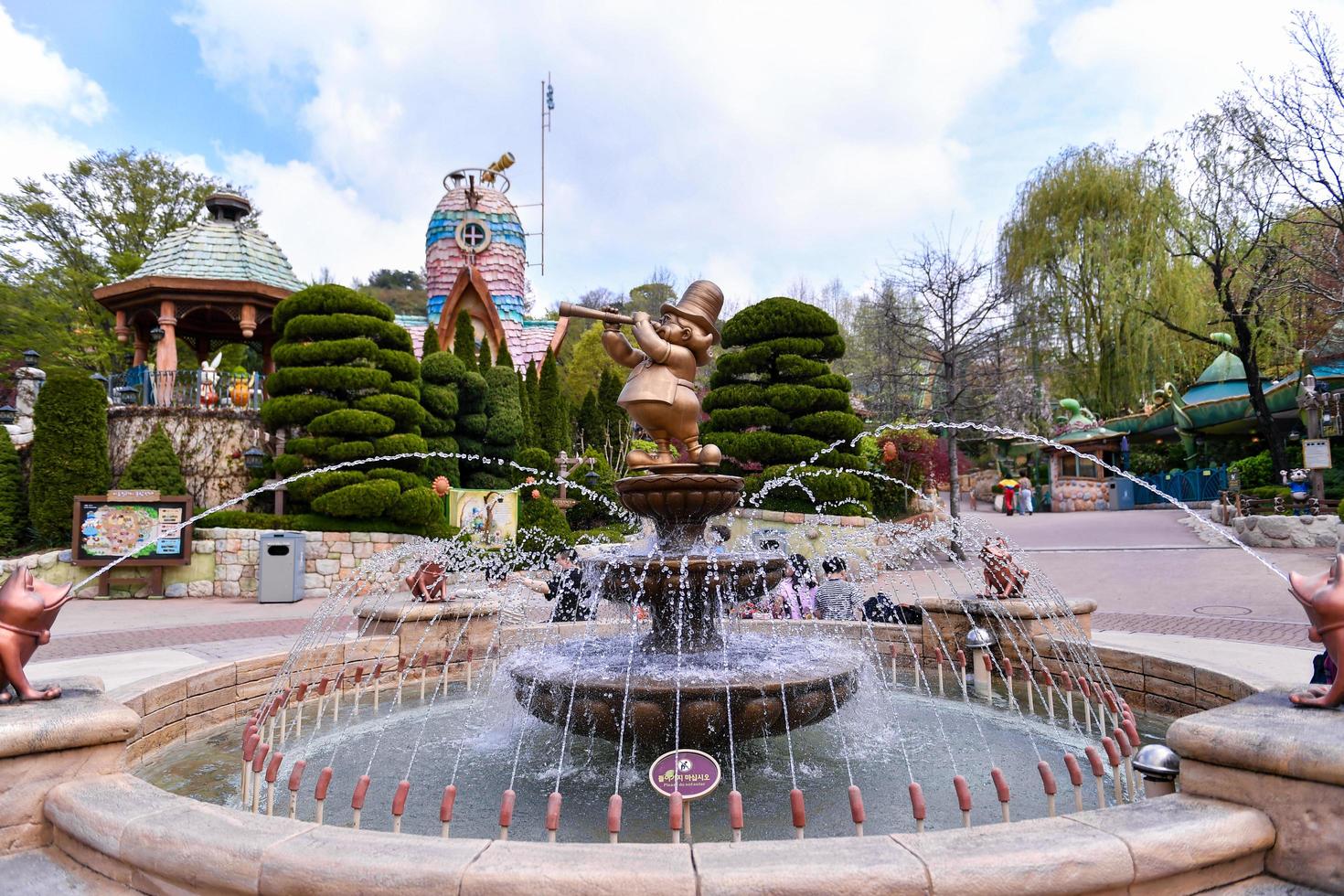 Seul, Sul coreia-abril 24 ,2019-everland recorrer é uma tema parque e período de férias recorrer localizado dentro yongin. a a maioria famoso diversão parque dentro sul Coréia. foto