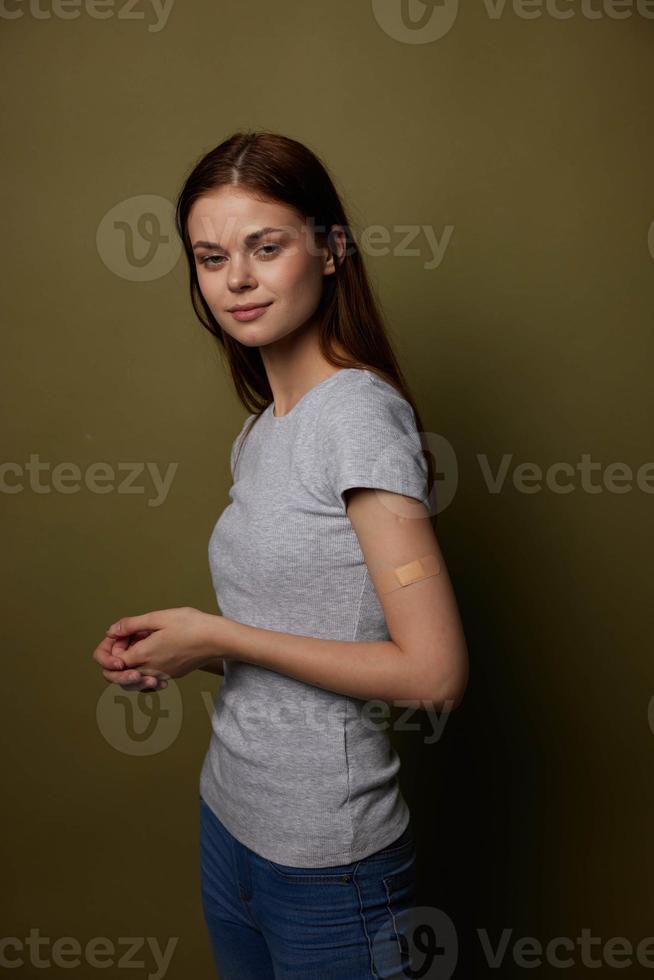 mulher com braço ativado covid-19 imunidade proteção foto