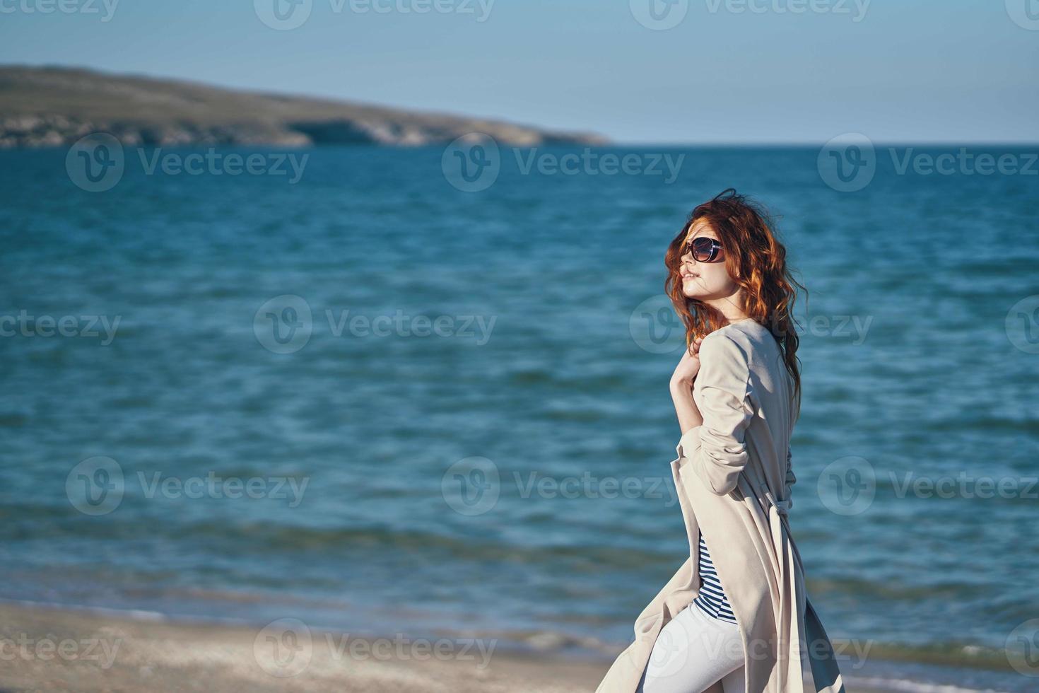 mulher natureza oceano andar panorama viagem foto