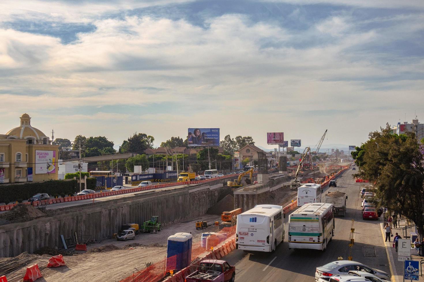 Querétaro, México - marcha 25 2023 - status do a remodelação processo do 5 de febrero Avenida foto