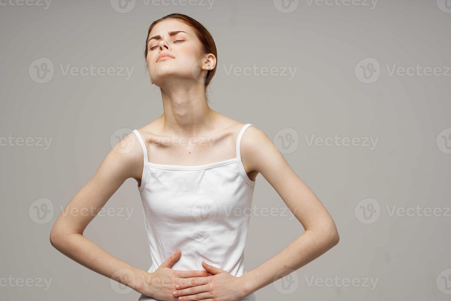 doente mulher virilha dor íntimo doença ginecologia estúdio tratamento foto