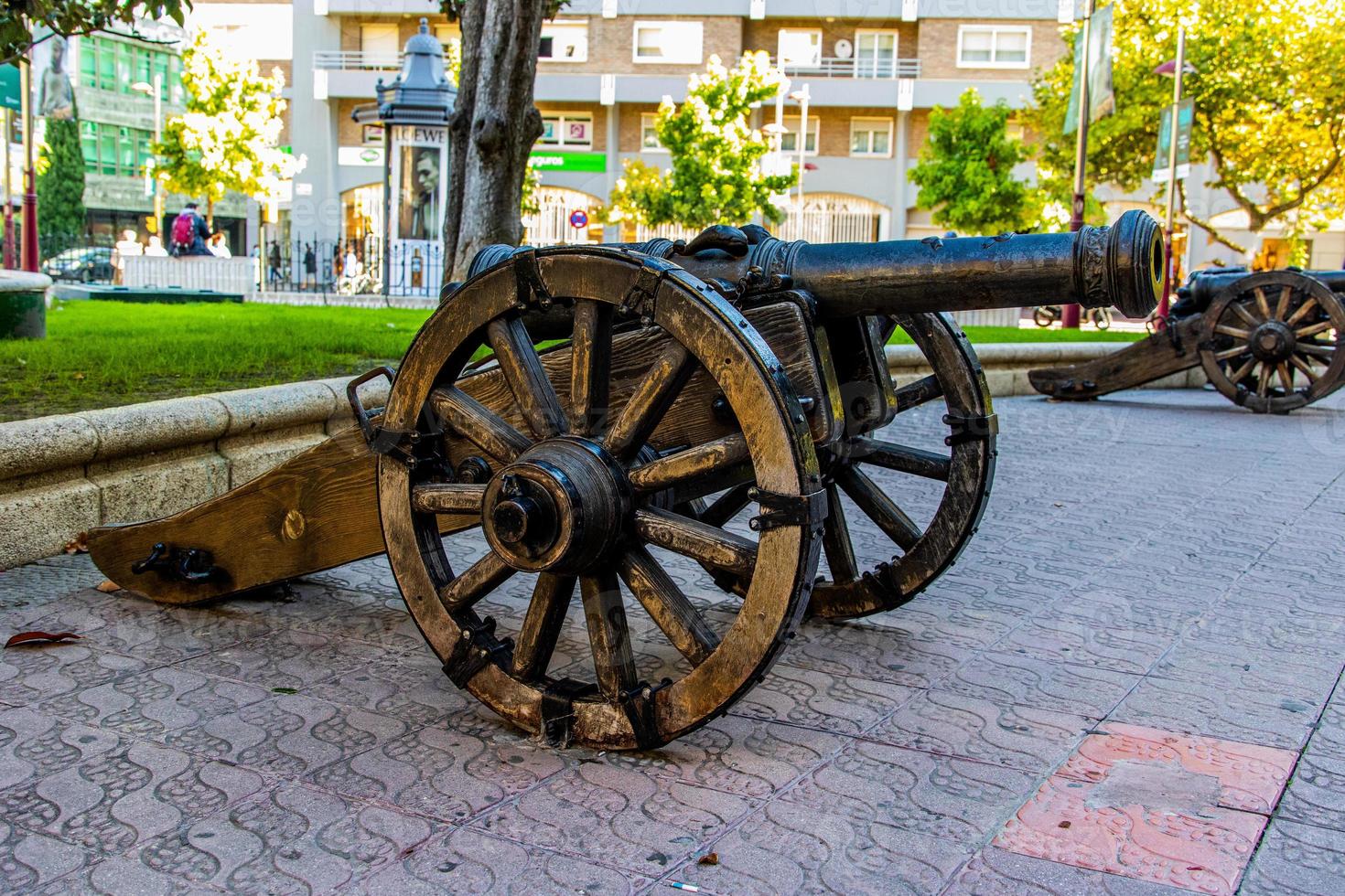 velho Antiguidade canhão dentro a cidade do zaragoza, Espanha foto