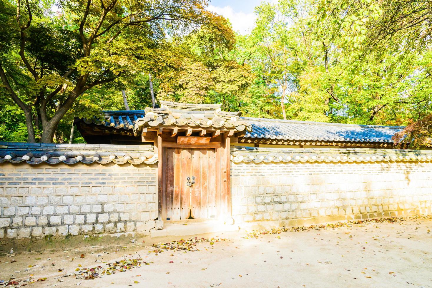 palácio de changdeokgung na cidade de seul, coreia do sul foto