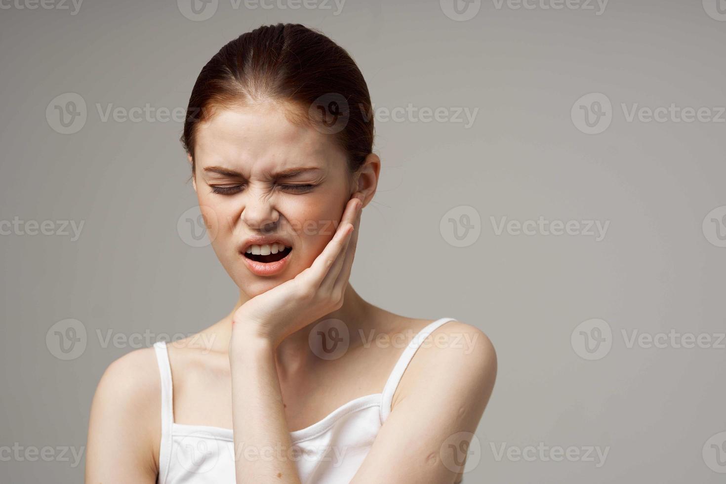 mulher dor de dente saúde problemas transtorno estúdio tratamento foto