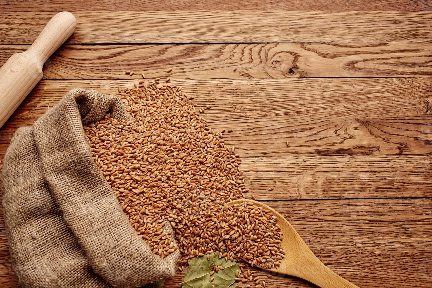 cereal em a mesa cozinha produtos madeira fundo foto