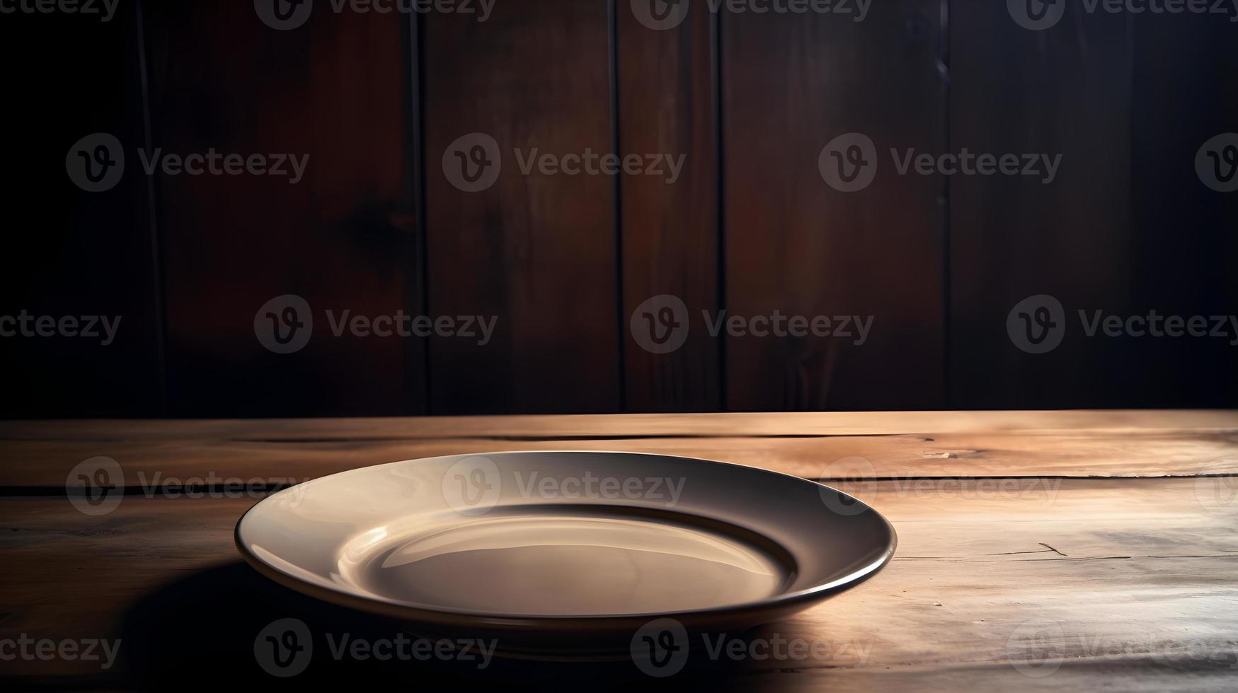 esvaziar prato em de madeira mesa ou Barra foto