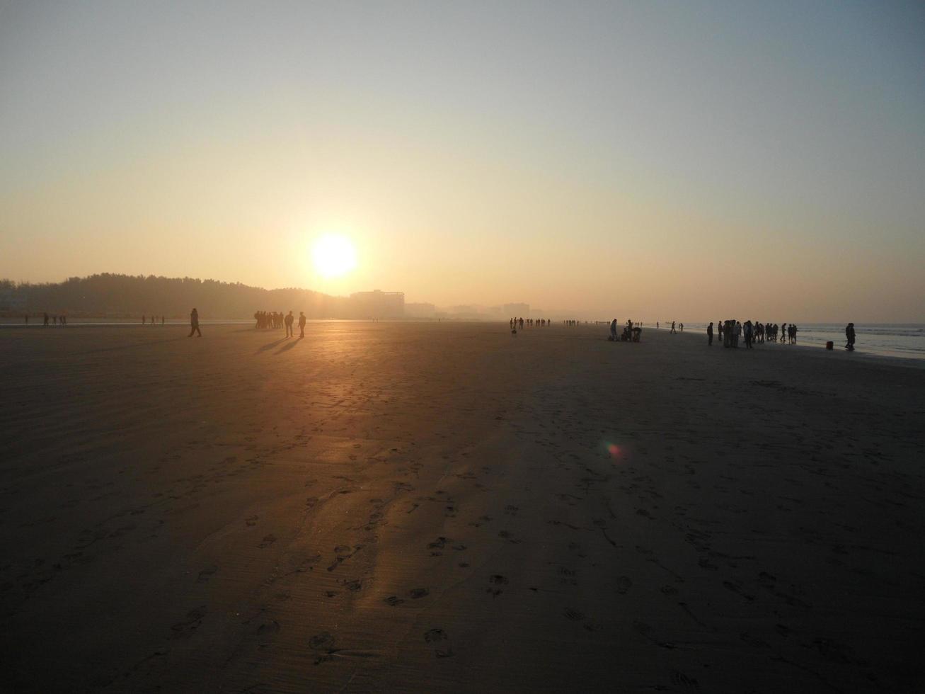 nascer do sol às a de praia do a baía do bengala, Bangladesh. viagem e período de férias. foto