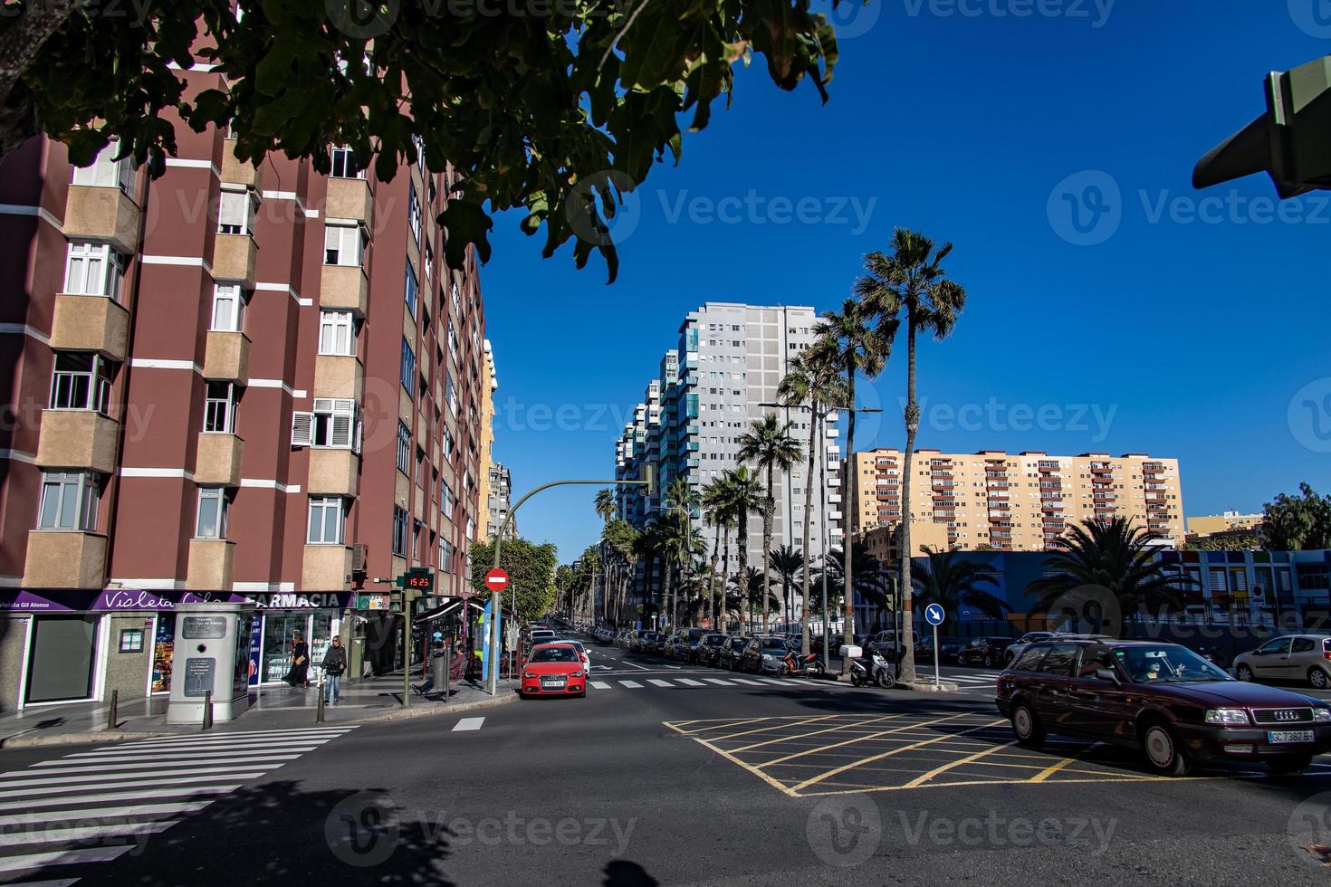 urbano panorama a partir de a espanhol capital canário ilha las palmas vovó canaria com ruas e edifícios foto