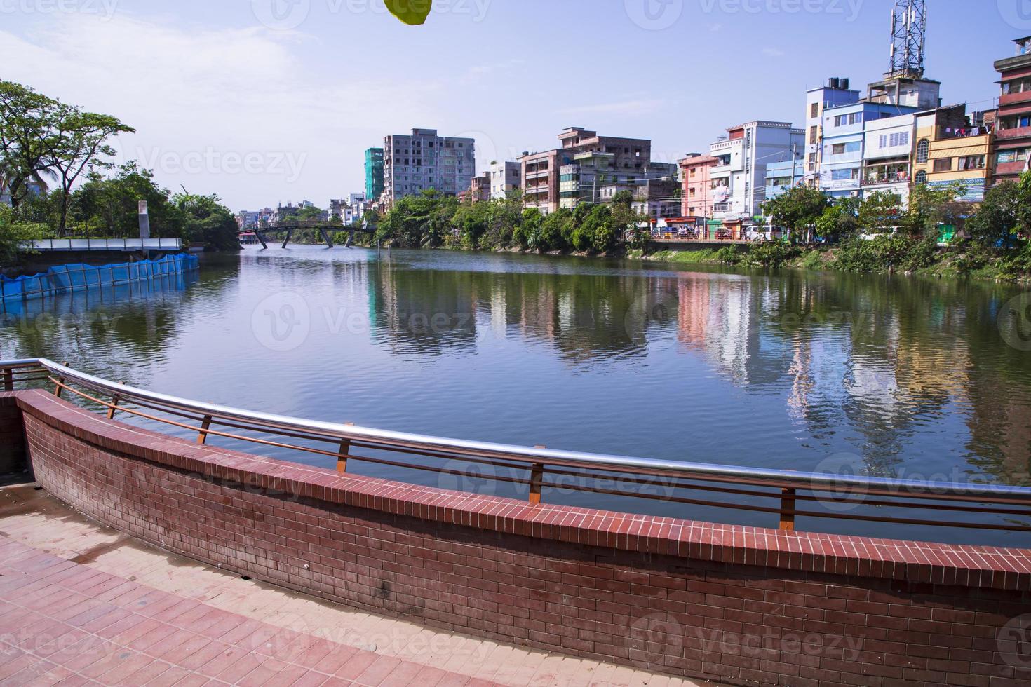 panorama Visão do lago dentro rasel parque narayangonj cidade, Bangladesh foto