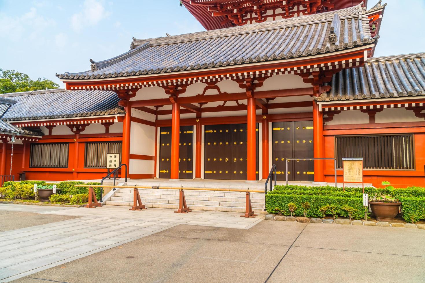 templo sensoji na área de Asakusa de Tóquio, Japão foto
