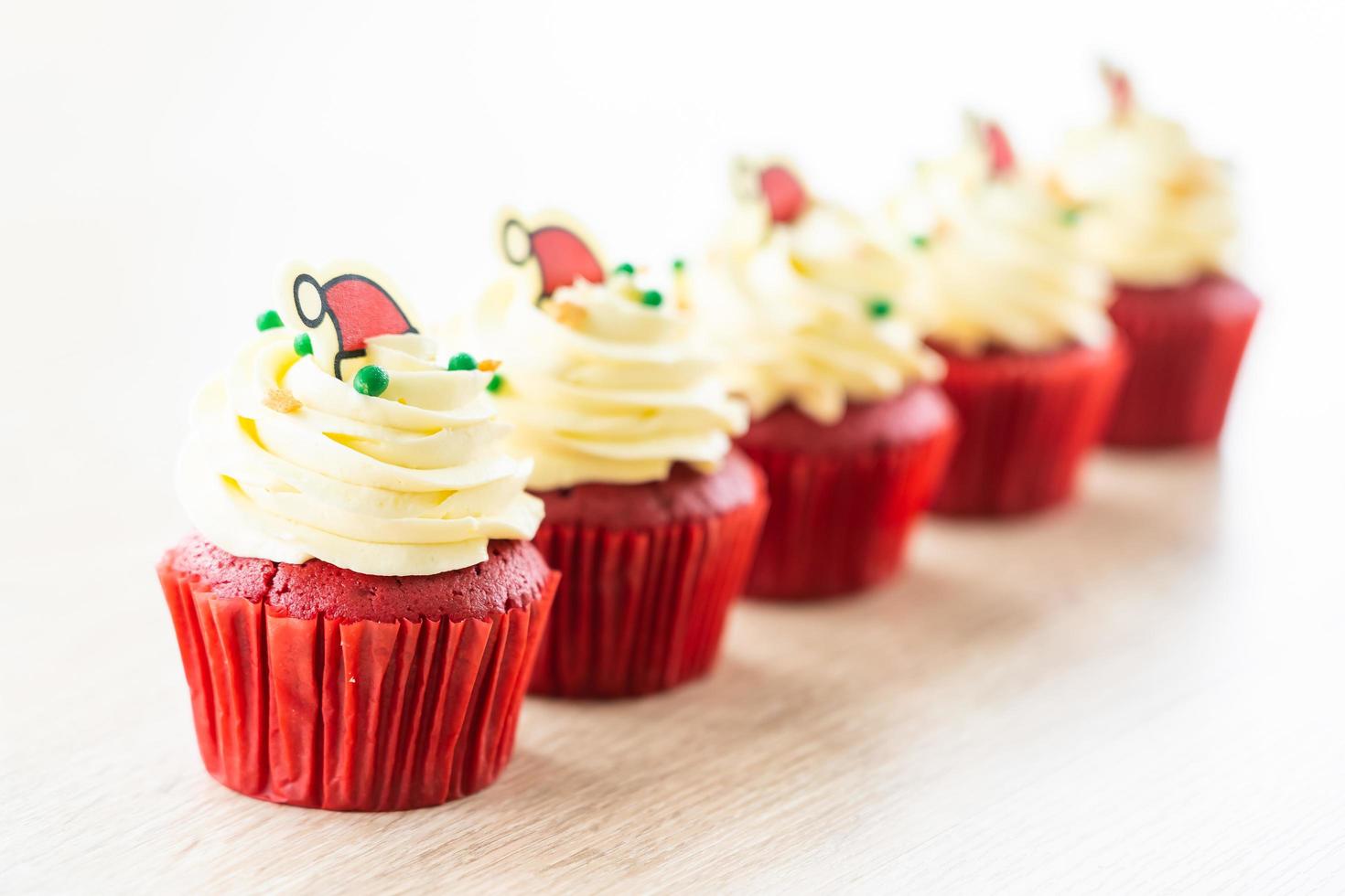 sobremesa doce com veludo vermelho cupcake foto