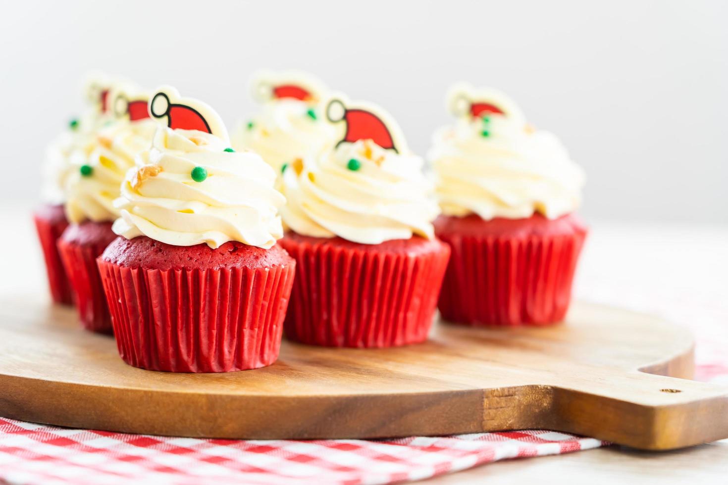 sobremesa doce com veludo vermelho cupcake foto