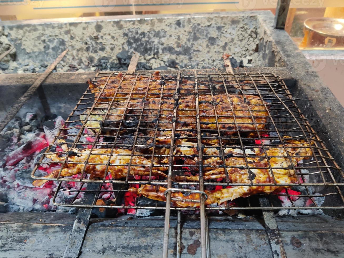 polvo, caranguejo e peixe frai dentro cox bazar foto