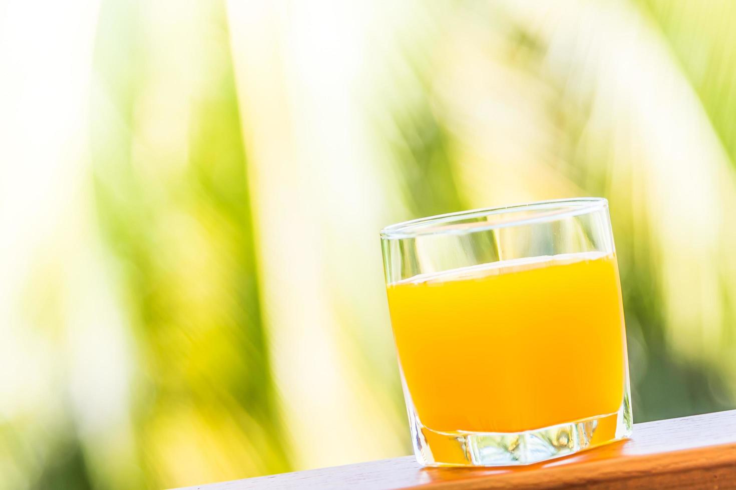 copo de suco de laranja foto