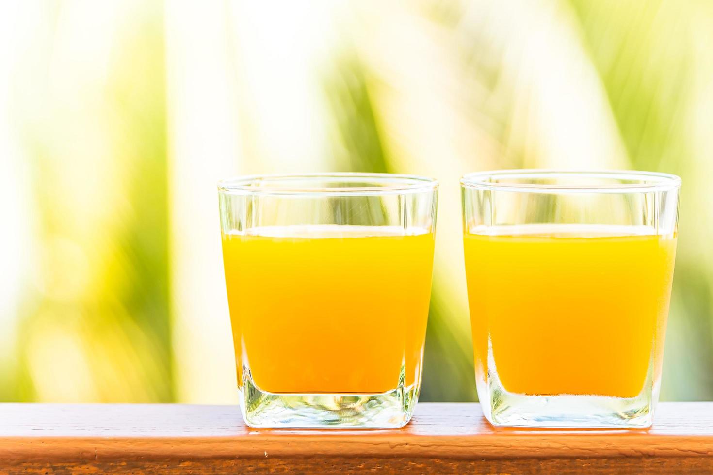 copo de suco de laranja foto