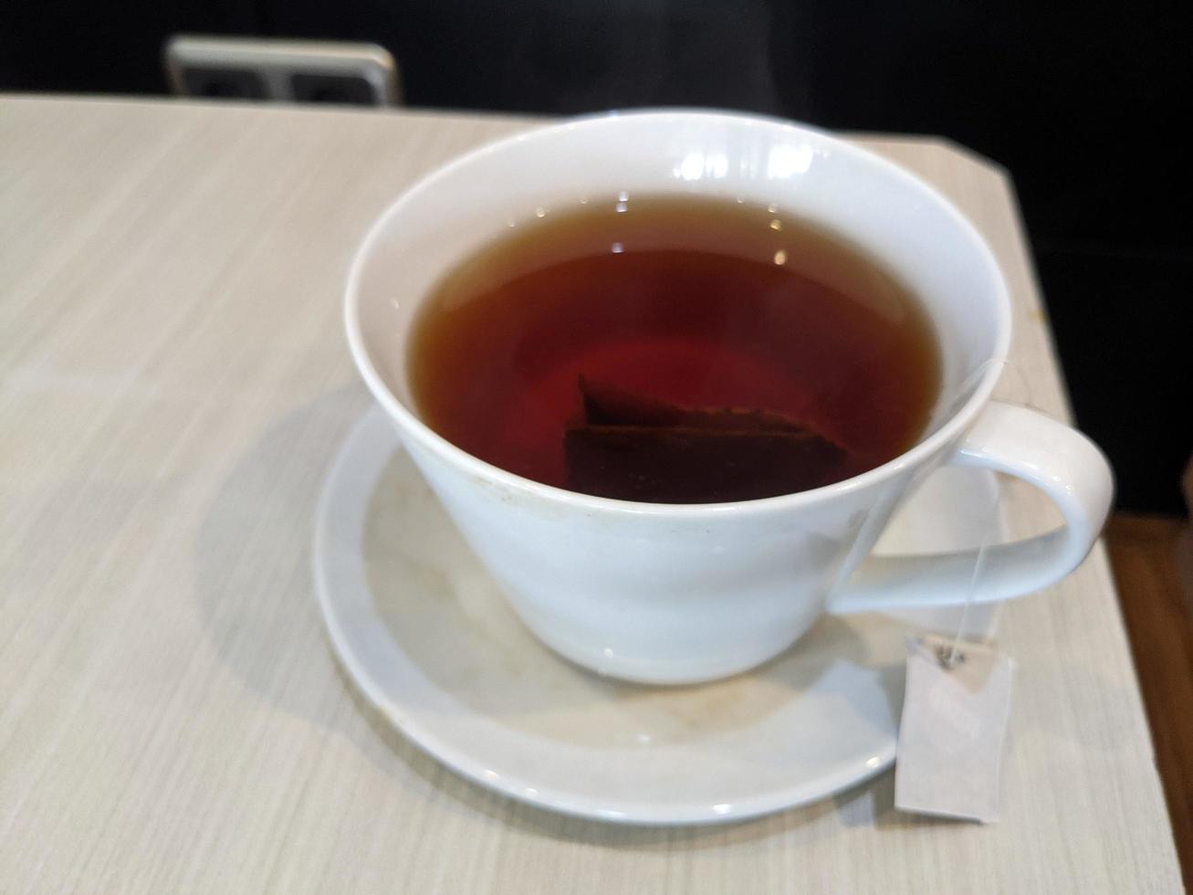fechar acima uma copo quente chá com fresco açúcar. a foto é adequado para usar para fresco beber fundo e conteúdo meios de comunicação.