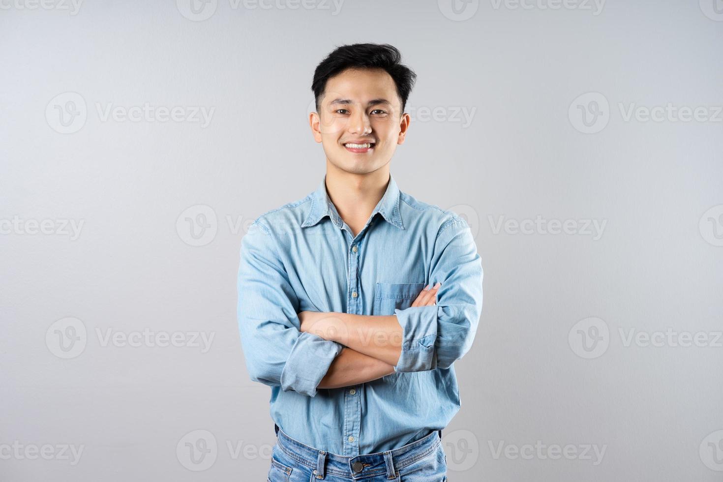 imagem do jovem homem de negocios masculino em cinzento fundo foto