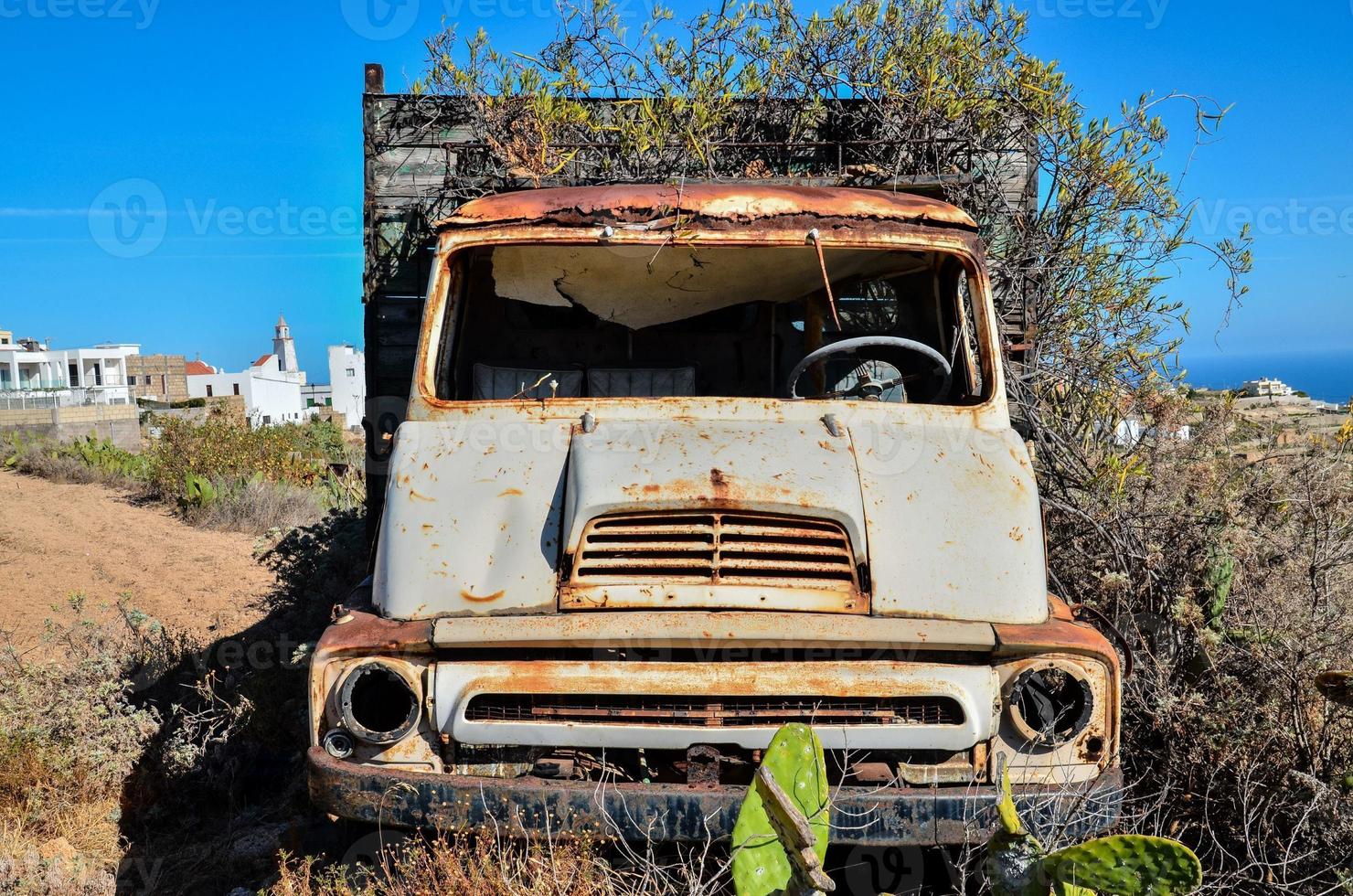 a abandonado carro foto