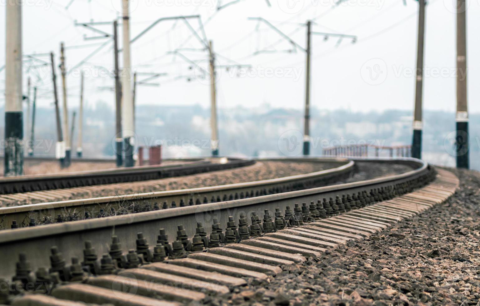 trilhos de trem durante o dia foto