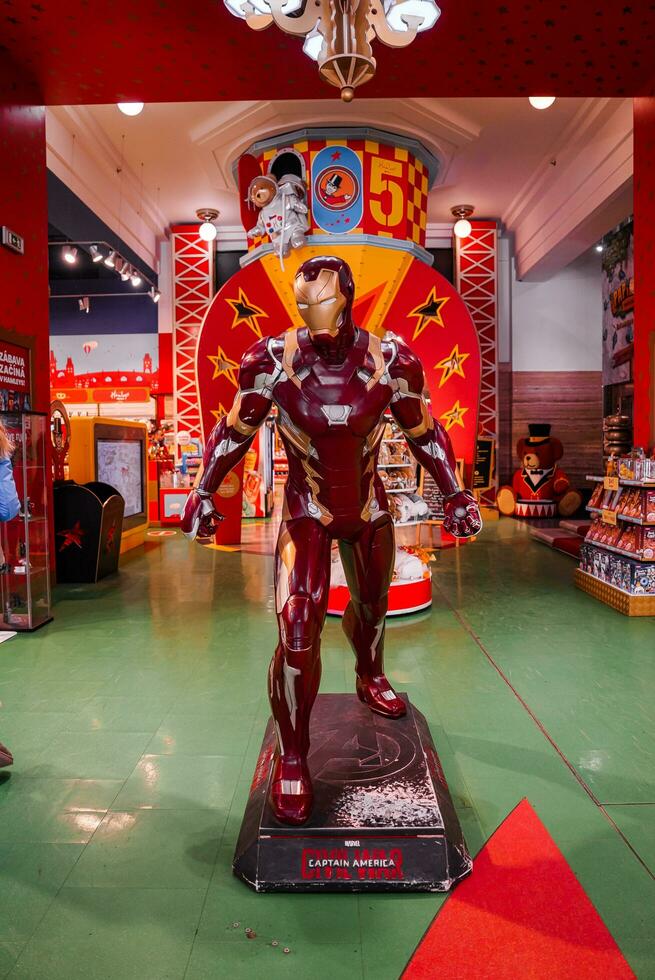 ferro homem traje às a Tony rígido base às a vingadores foto