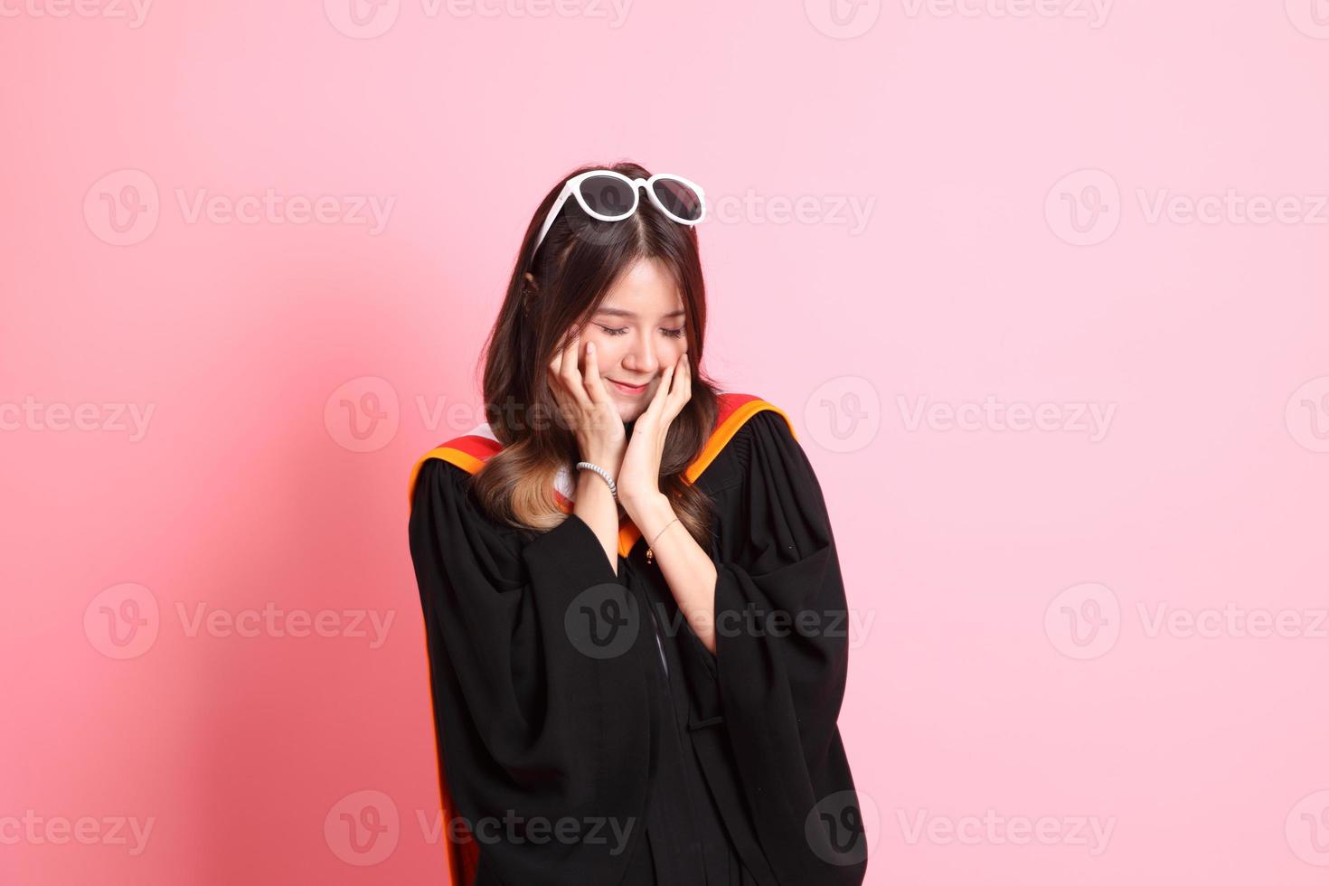 menina com graduação vestido foto