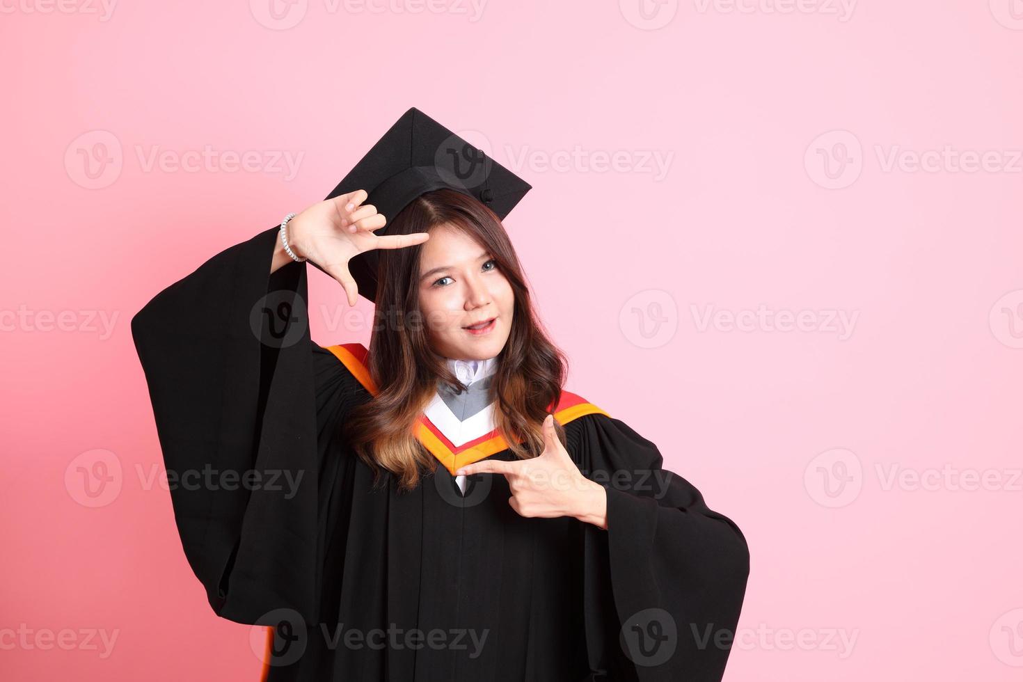 menina com graduação vestido foto