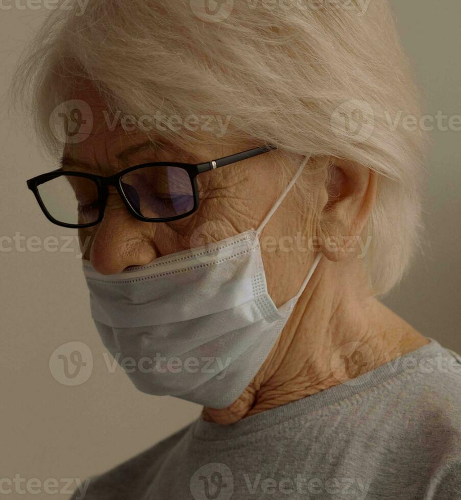 idosos mulher vestindo médico mascarar retrato fechar-se doença remédio infecção cobiçado Passaporte foto