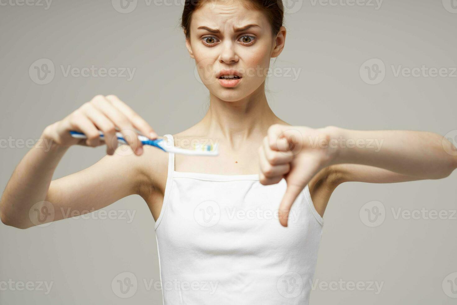 mulher dentro branco camiseta dental higiene saúde Cuidado luz fundo foto