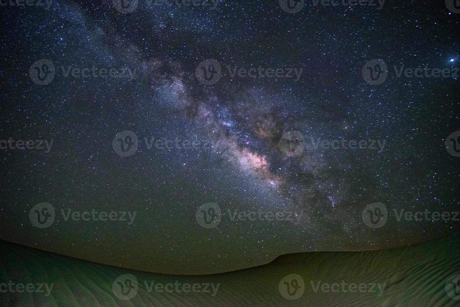 galáxia da Via Láctea no deserto do alcatrão, Jaisalmer, Índia. astro photography. foto