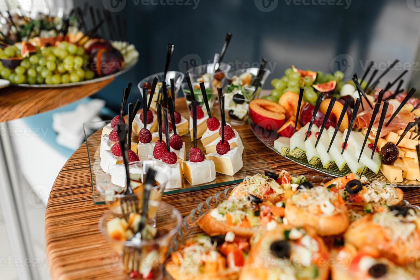 refeições. comida para festas, festas de empresas, conferências, fóruns, banquetes. foco seletivo foto