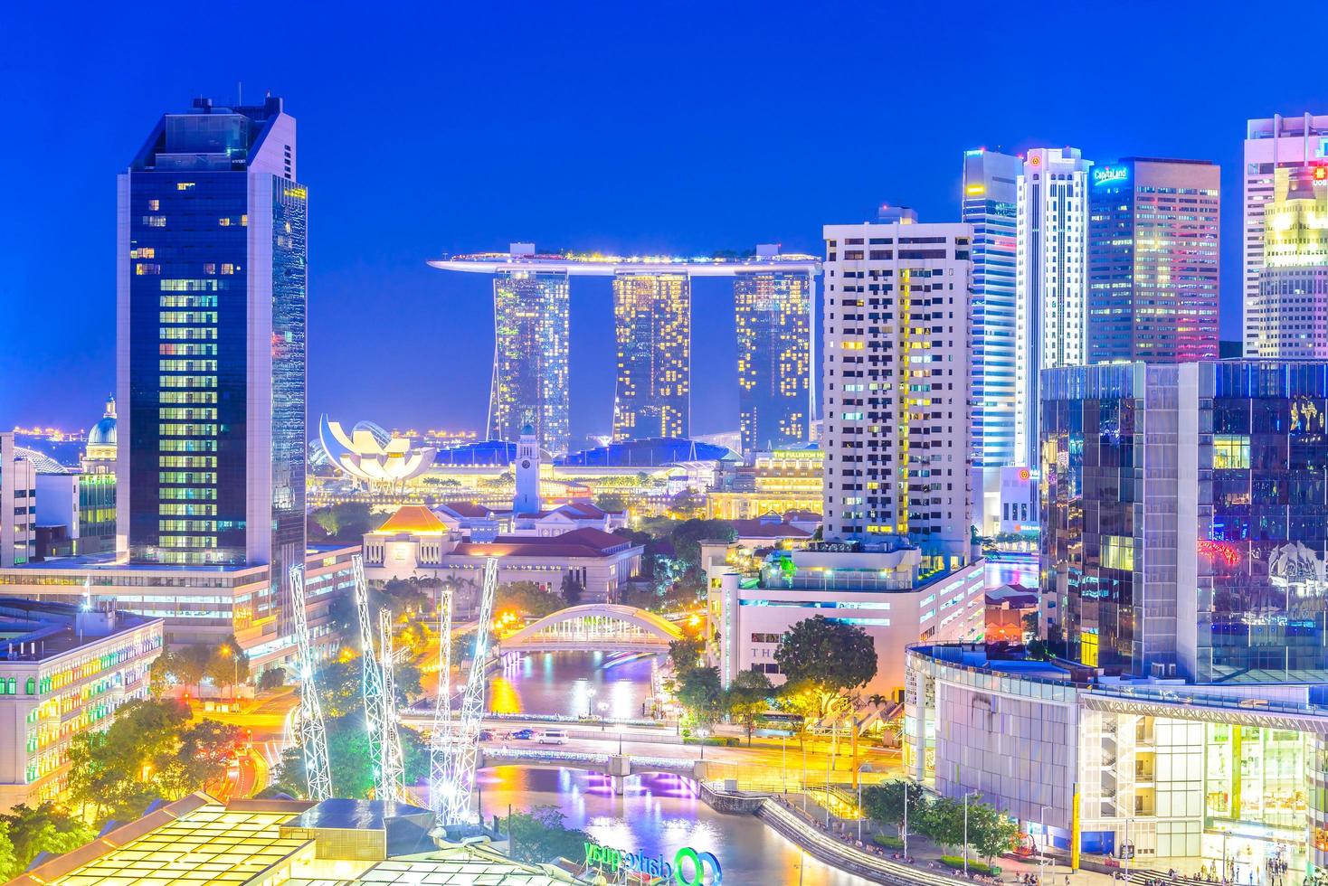 cidade de cingapura à noite foto