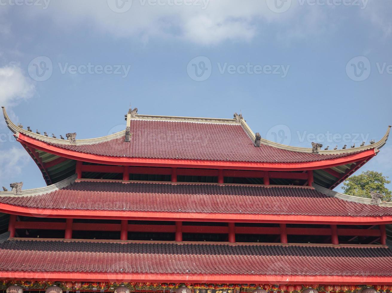 telha do tradicional chinês templos quando dia Tempo do chinês Novo ano. a foto é adequado para usar para chinês Novo ano, lunar Novo ano fundo e conteúdo meios de comunicação.