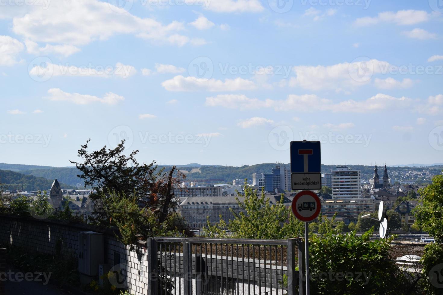 rua com uma Visão através Coblença foto