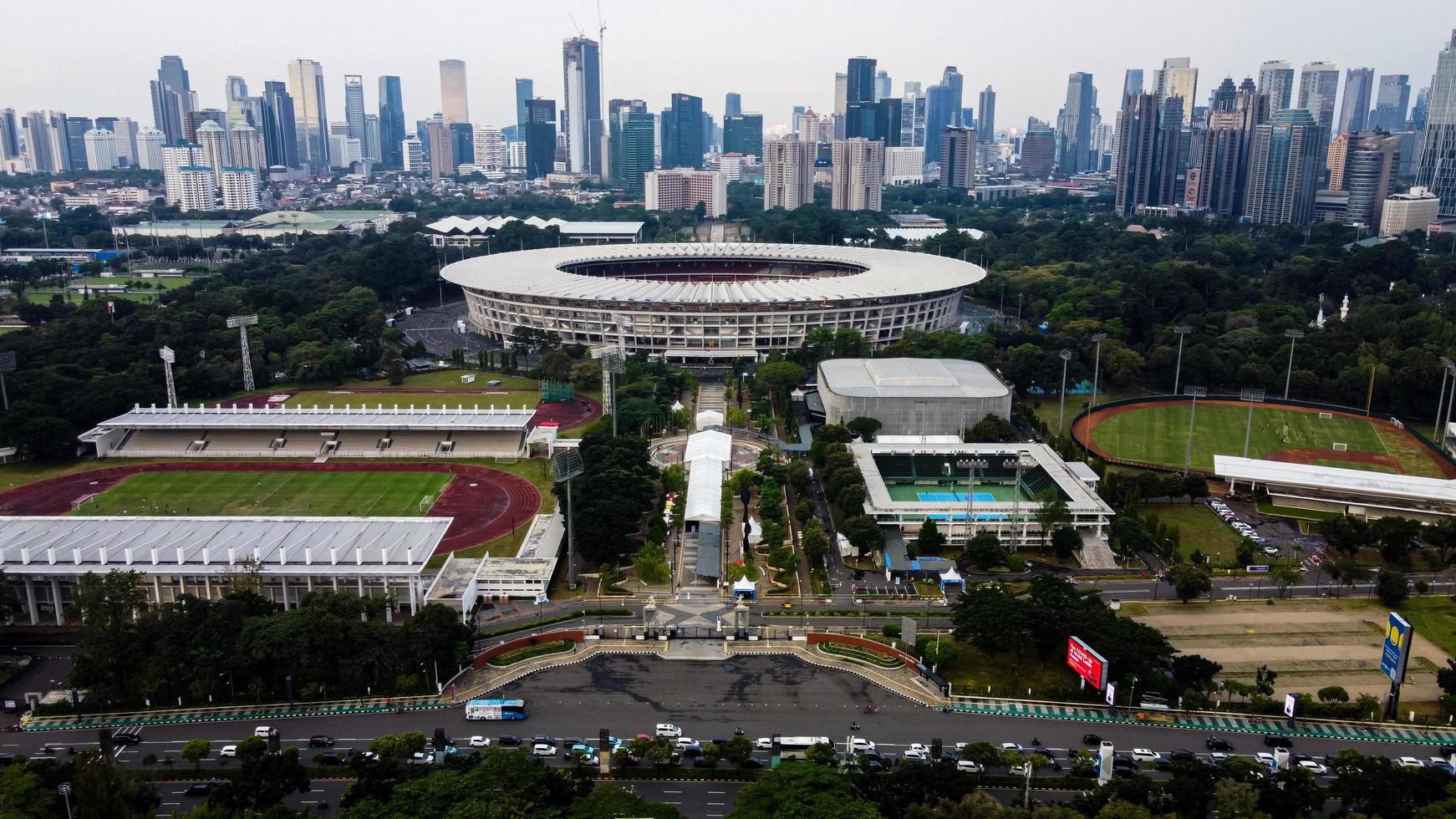 Jacarta, Indonésia 2021 - estádio de futebol de Gelora Bung Karno no centro de Jacarta foto