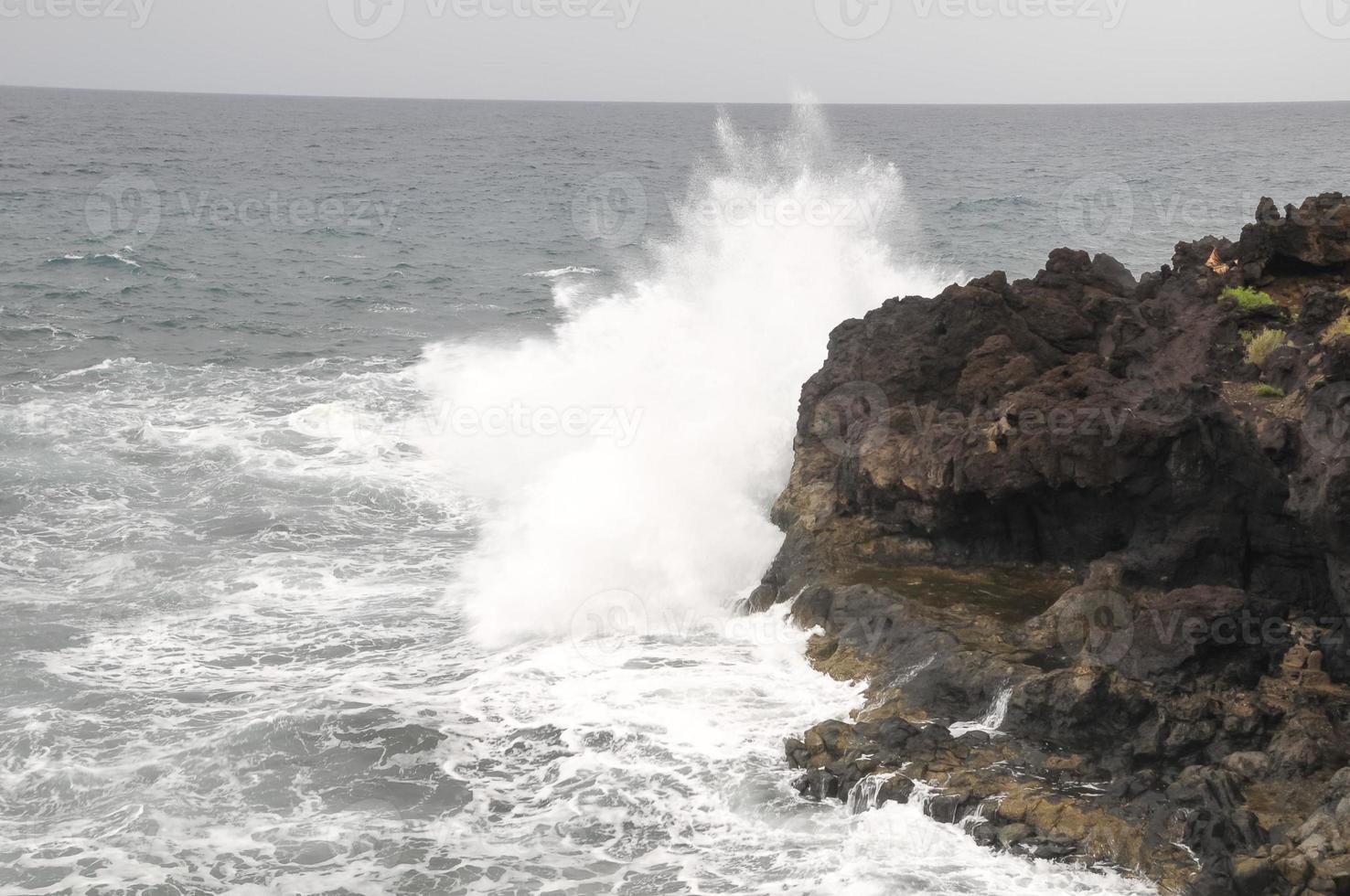 mar com ondas foto