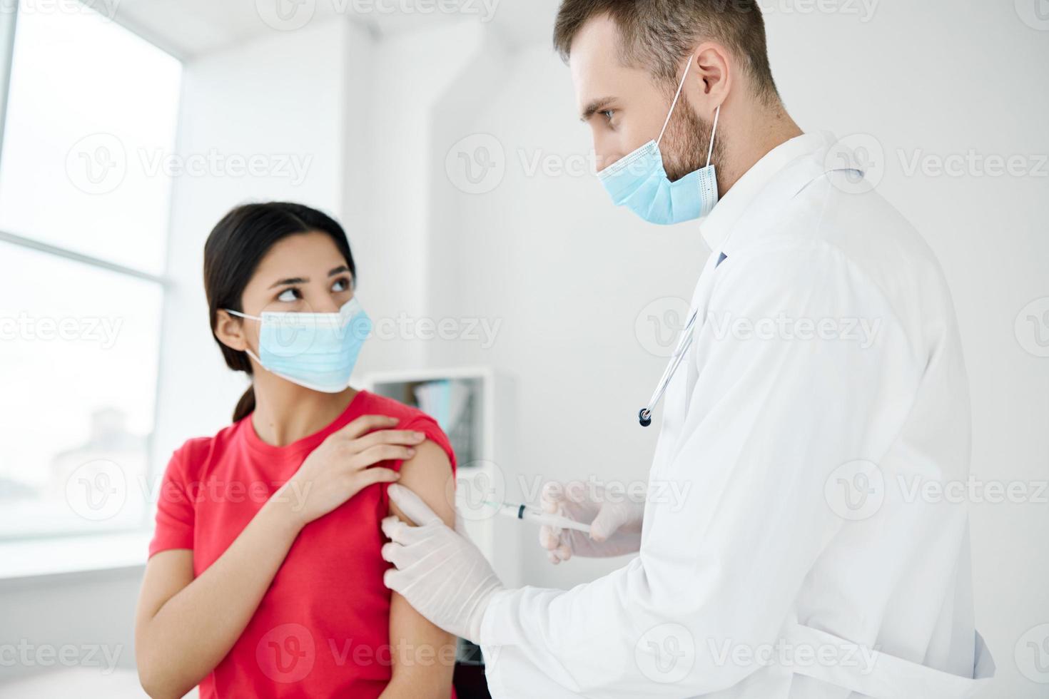 masculino médico vacinação paciente saúde hospital saúde Cuidado foto