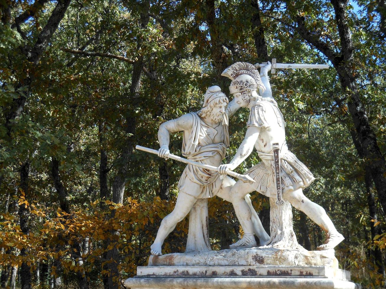 la granja de san ildefonso, Espanha, uma grego soldado brigando uma romano soldado foto