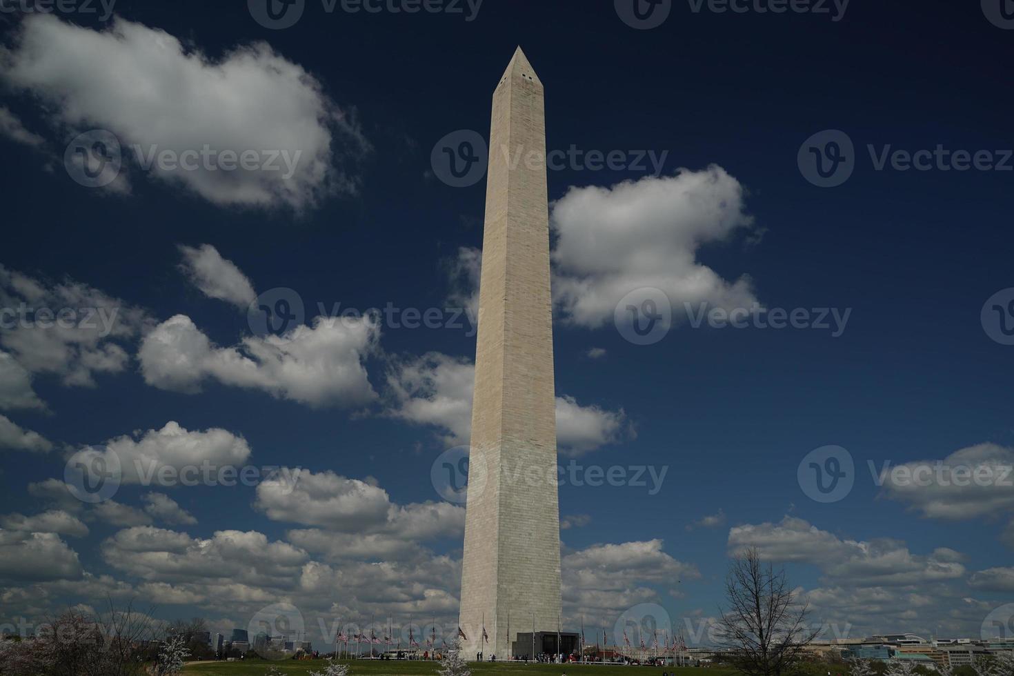 Washington dc monumento detalhe em a profundo azul céu fundo foto