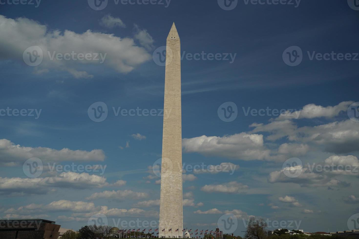 Washington dc monumento detalhe em a profundo azul céu fundo foto