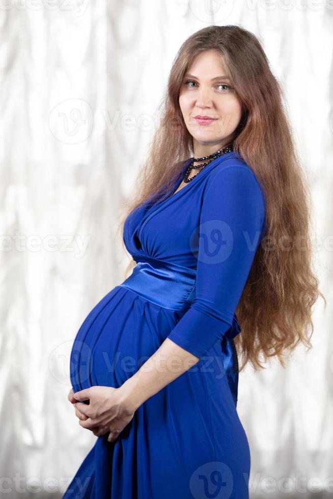 lindo grávida mulher do meio idade. foto