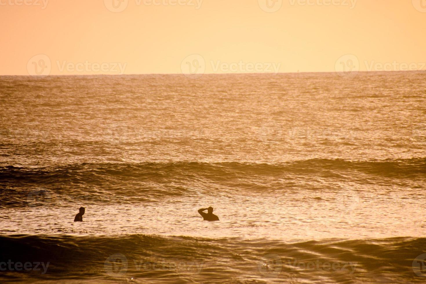 mar com ondas foto