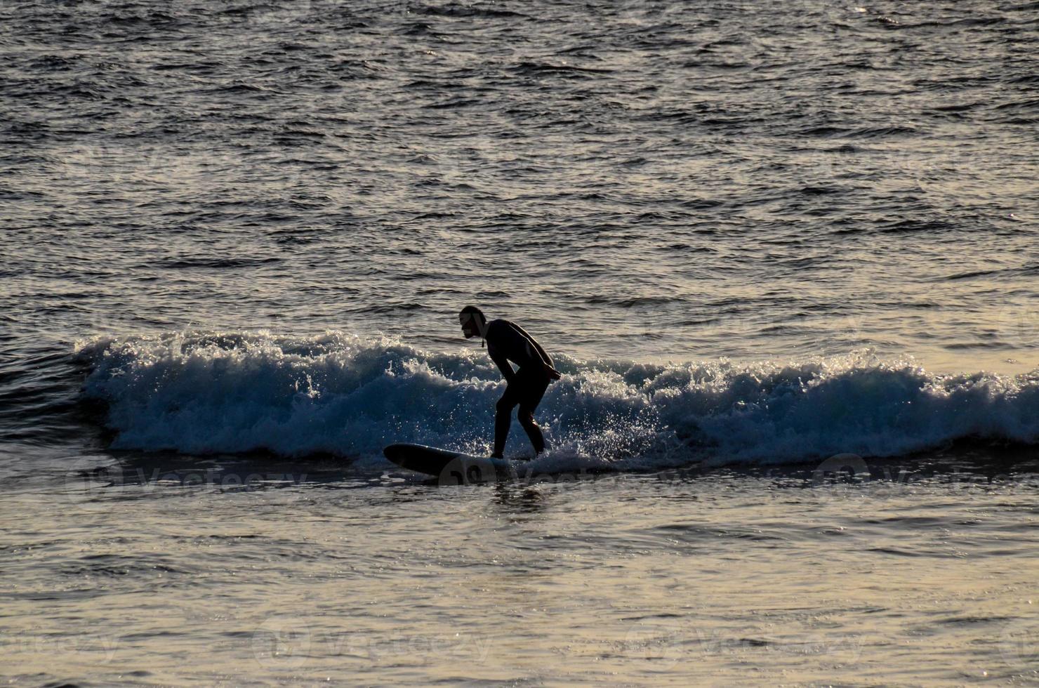 mar com ondas foto