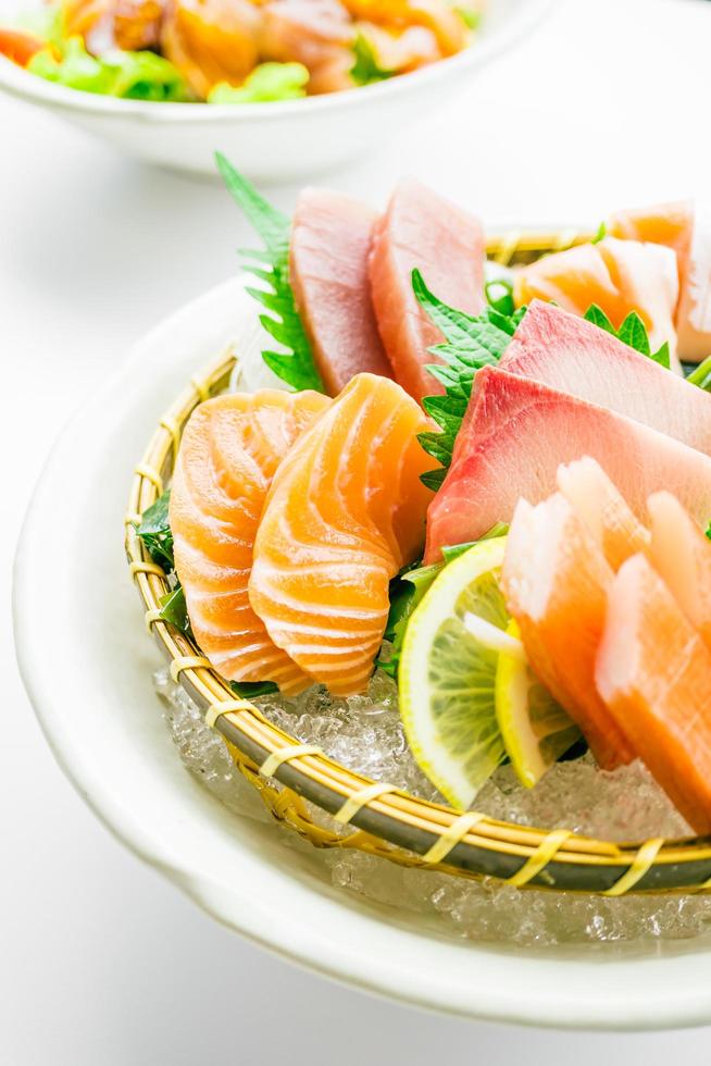 conjunto de sashimi misto foto